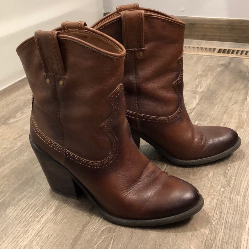 *Price Drop* Lucky Brand Western Boot